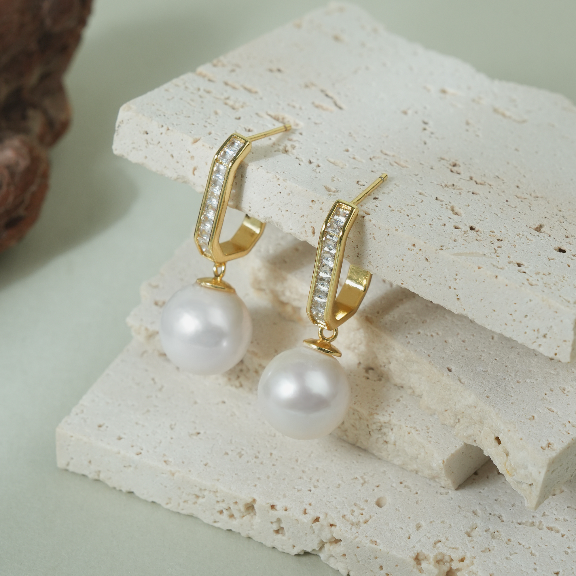 E123 pearl earrings