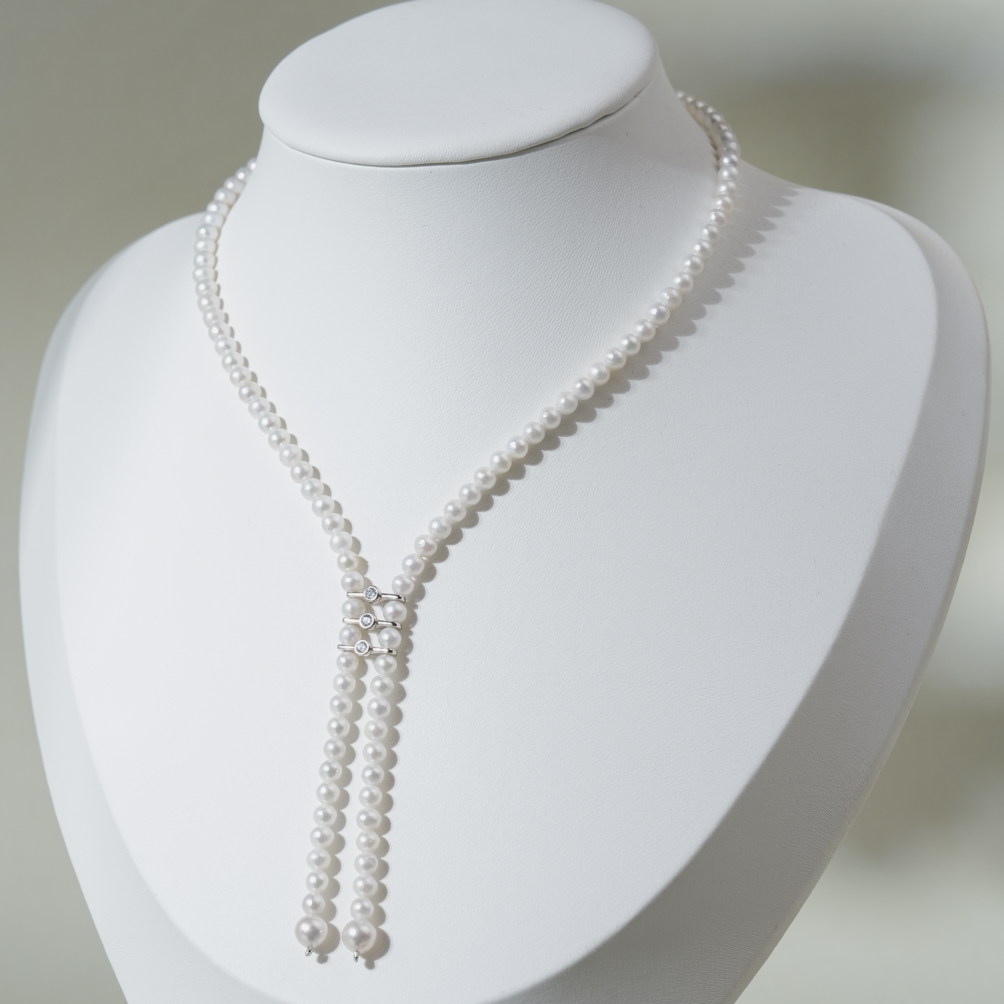 A561 pearl strand necklace