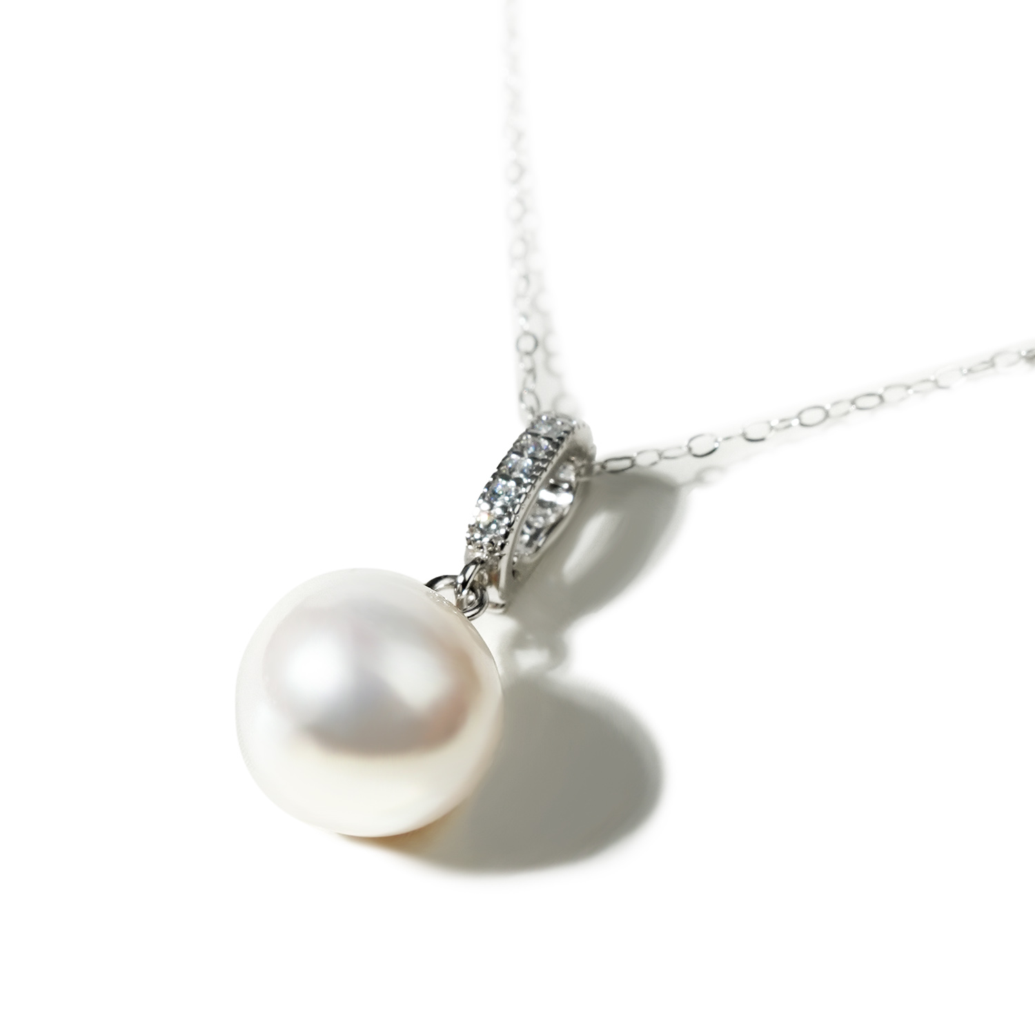 B04 pearl pendant necklace