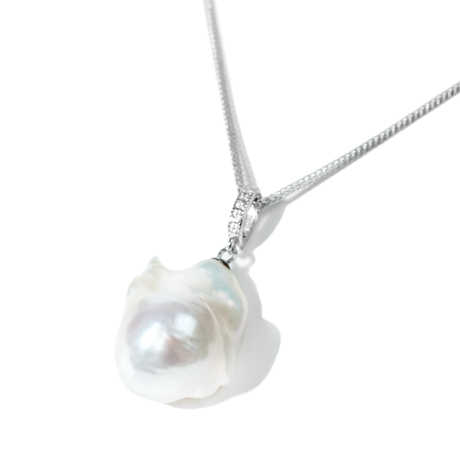 B05 pearl pendant necklace