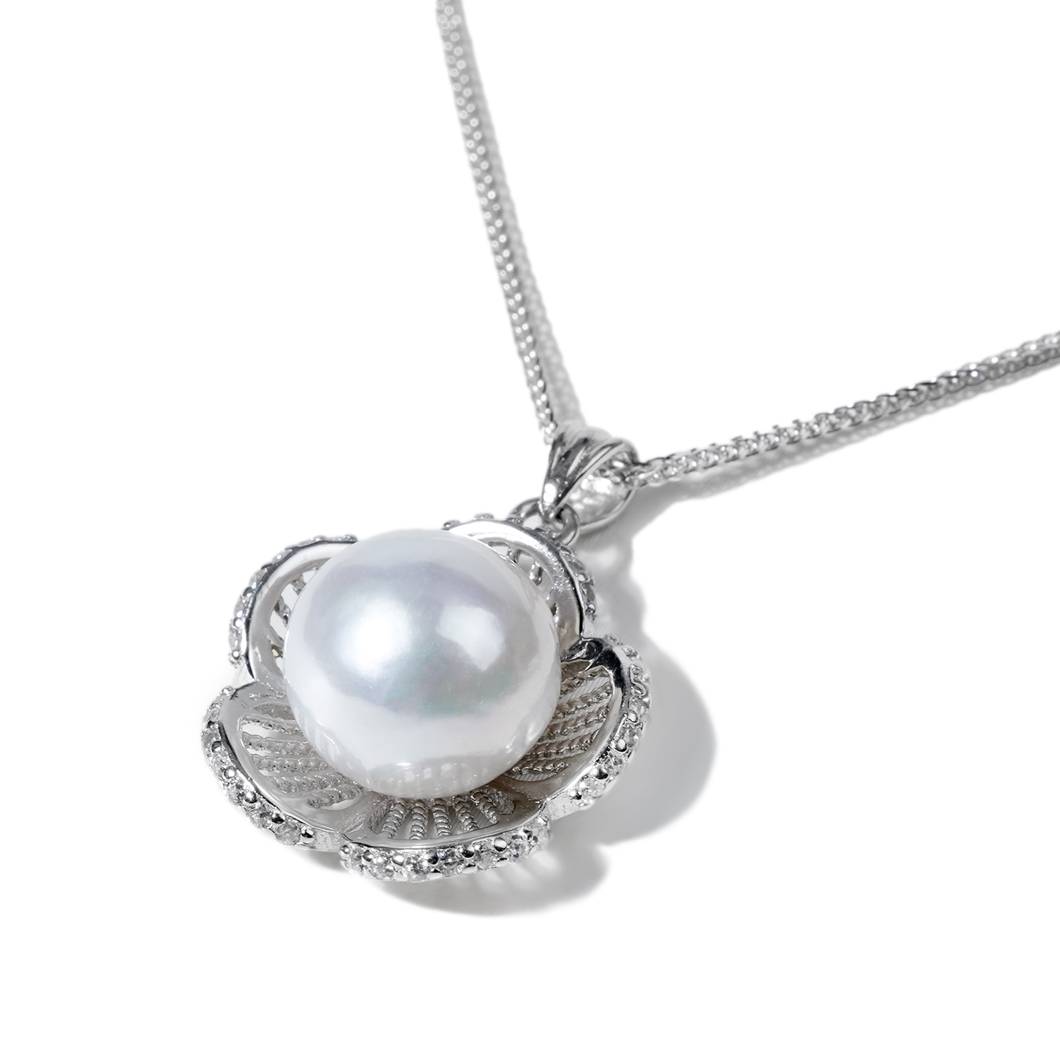 B07 pearl pendant necklace