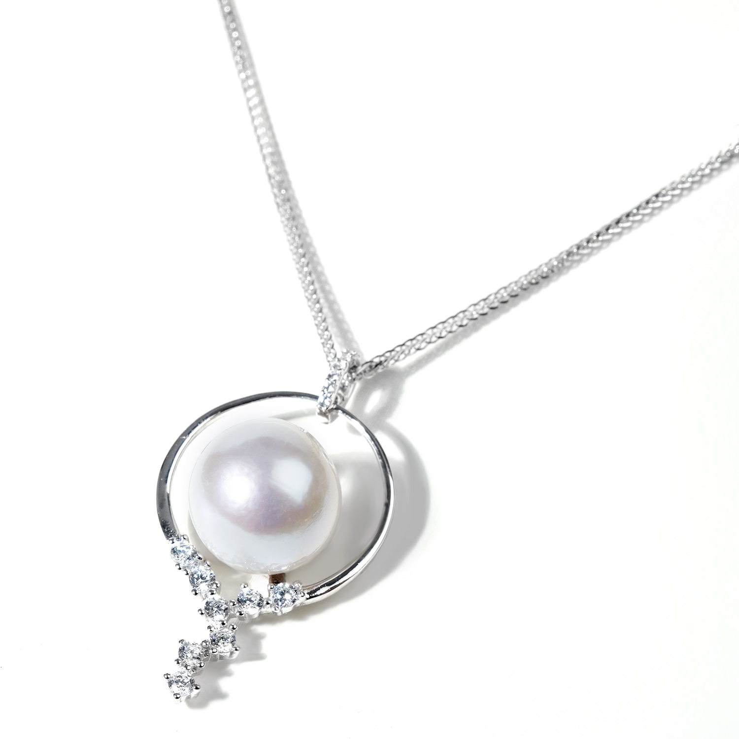 B09 pearl pendant necklace