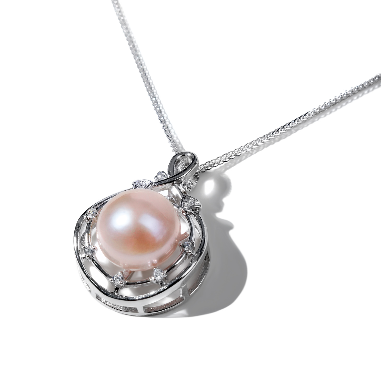 B12 pearl pendant necklace