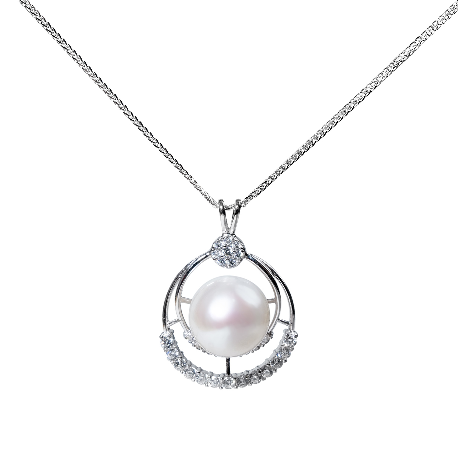 B18 pearl pendant necklace