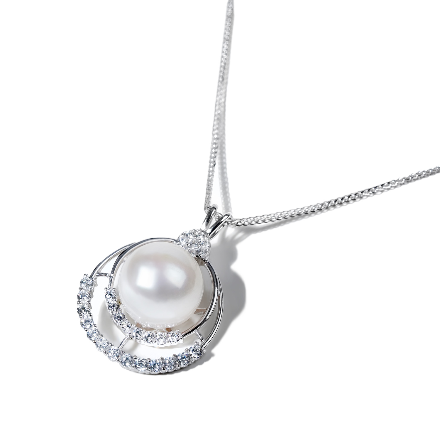 B18 pearl pendant necklace
