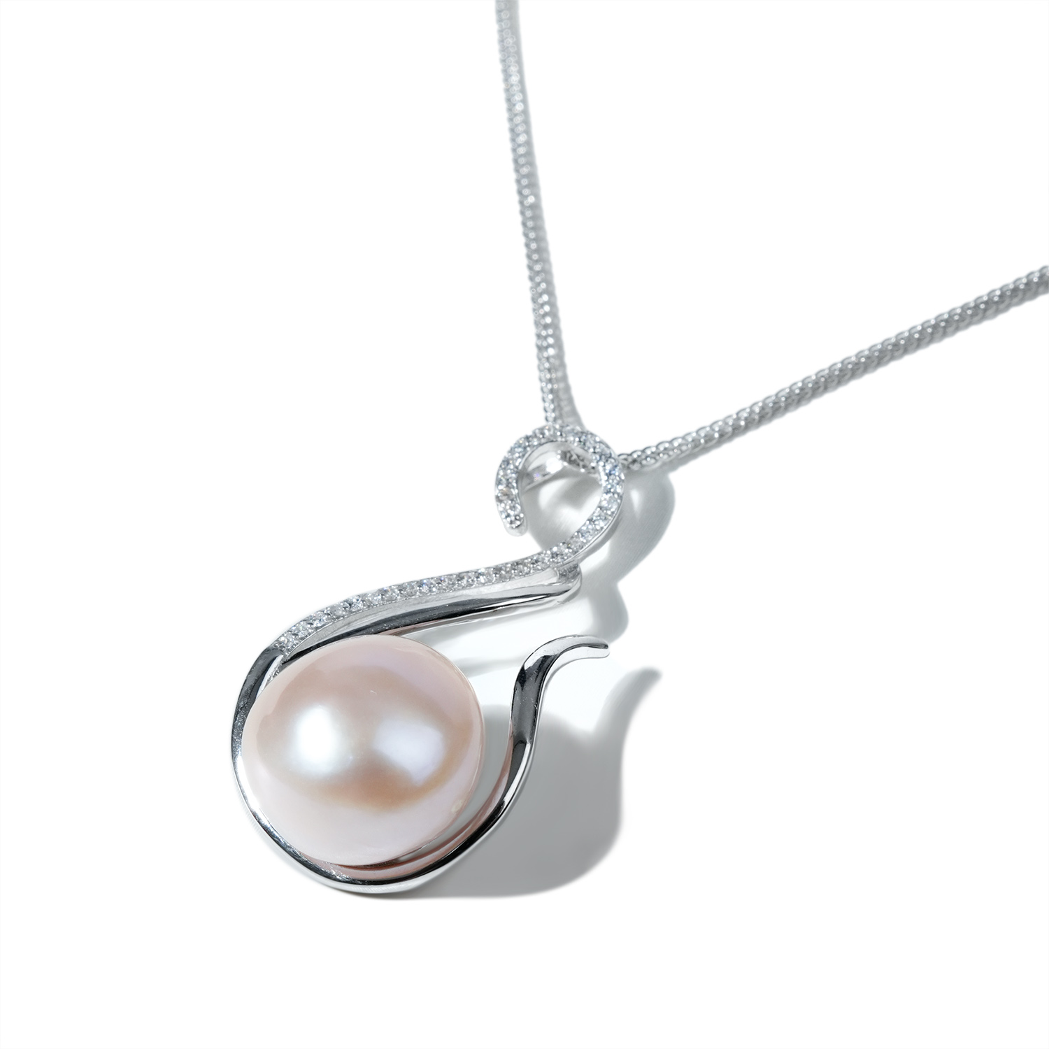  B29 pearl pendant necklace