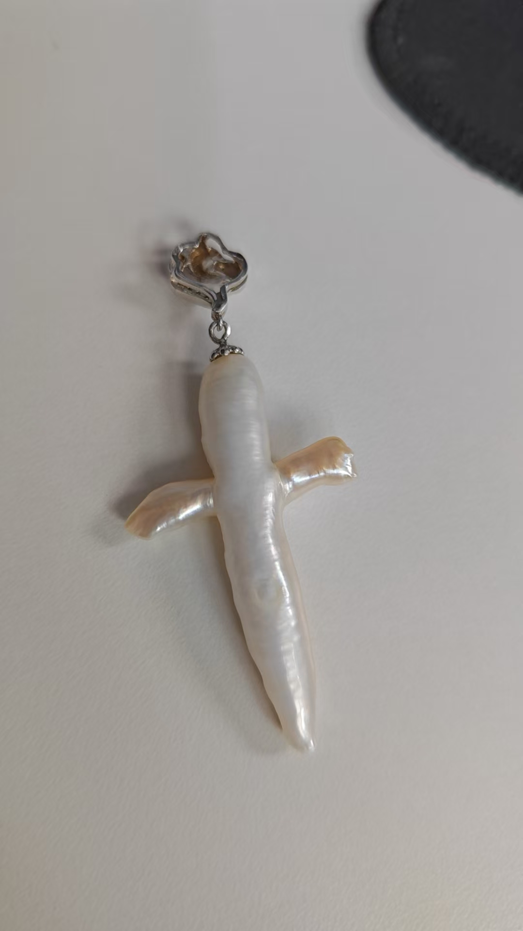 B53 pearl pendant necklace