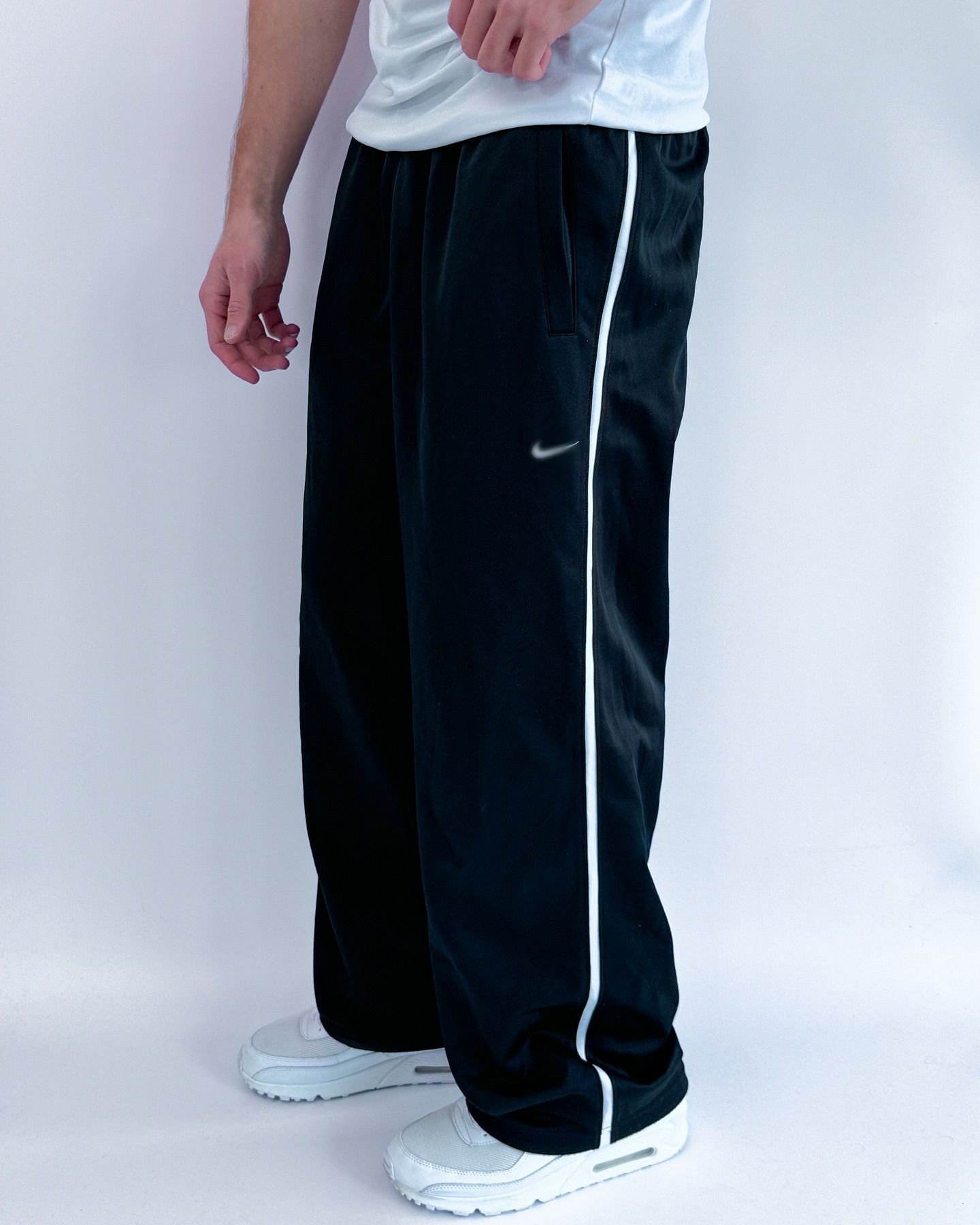 Side-zipped casual pants