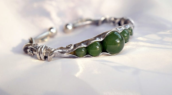 Natural Inspired Handmade 999 Silver Pea Pod Bracelet with Inlaid Jade