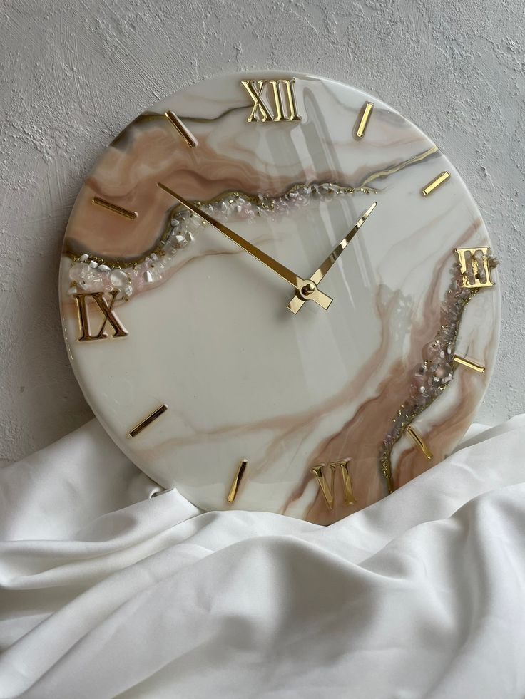 Classic Wooden and Resin Wall Clock for Unique Home Decor