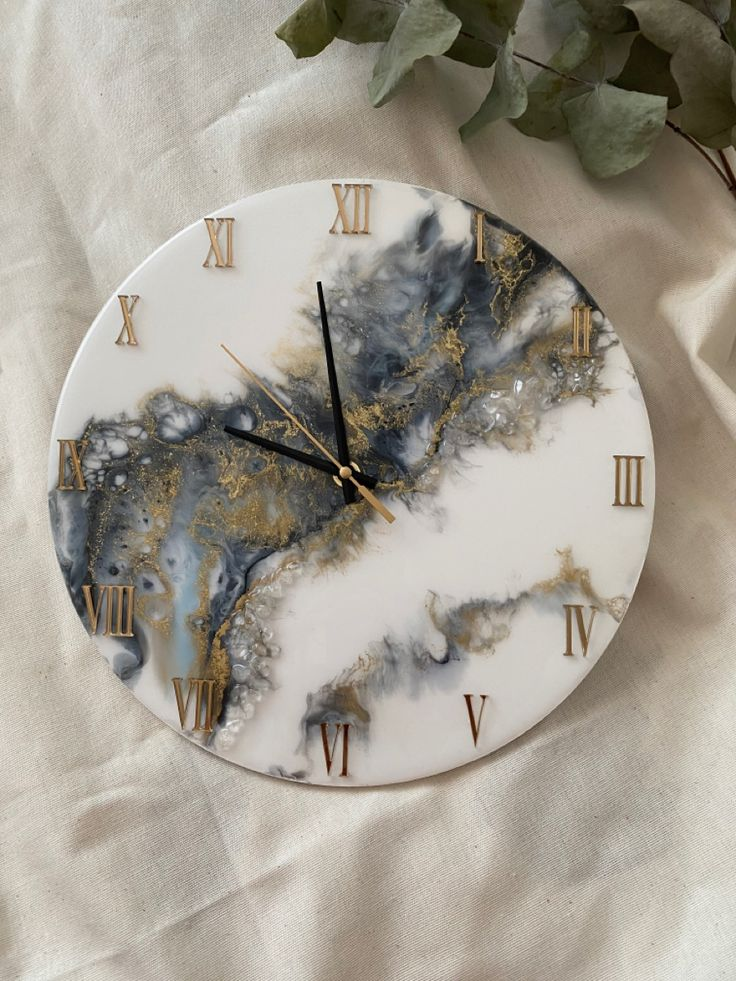 Classic Wooden and Resin Wall Clock for Unique Home Decor