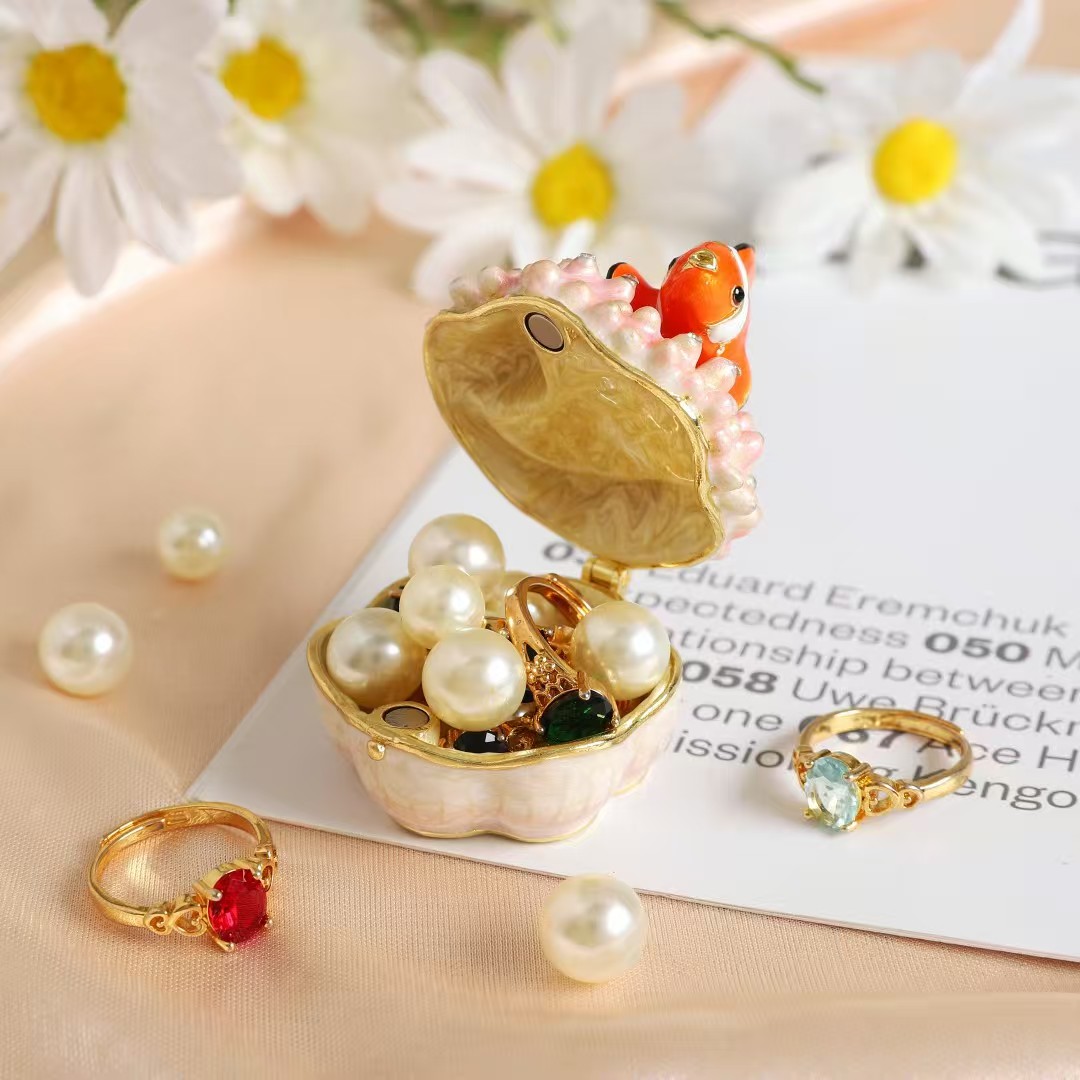 Enamel-colored diamond-set clownfish-shaped exquisite metal jewelry box for home decoration 