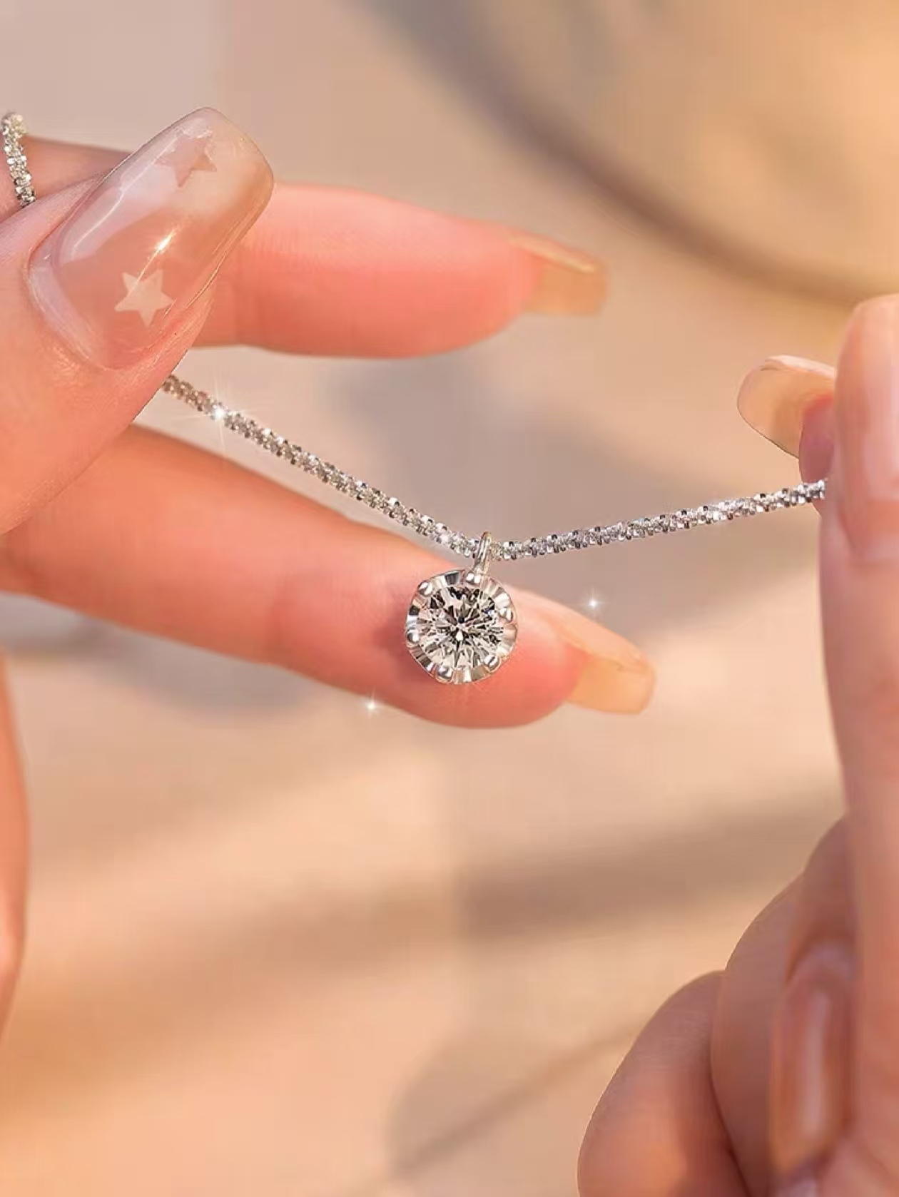 💎The meaning of moissanite necklace: The stars in the sky are not as bright as you.💎
