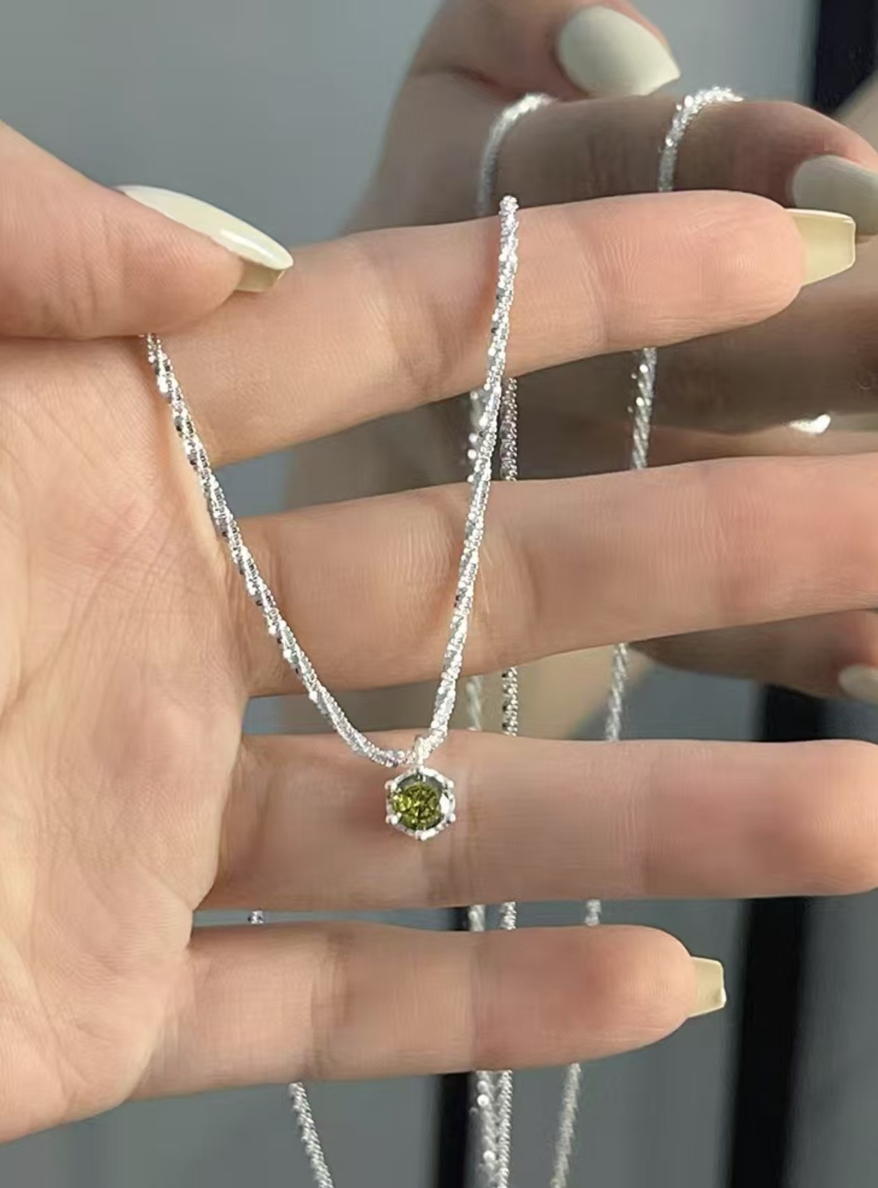 💎The meaning of moissanite necklace: The stars in the sky are not as bright as you.💎