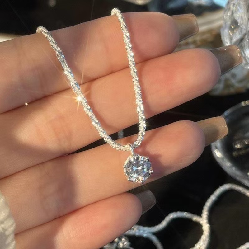 💎The meaning of moissanite necklace: The stars in the sky are not as bright as you.💎