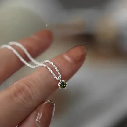 💎The meaning of moissanite necklace: The stars in the sky are not as bright as you.💎