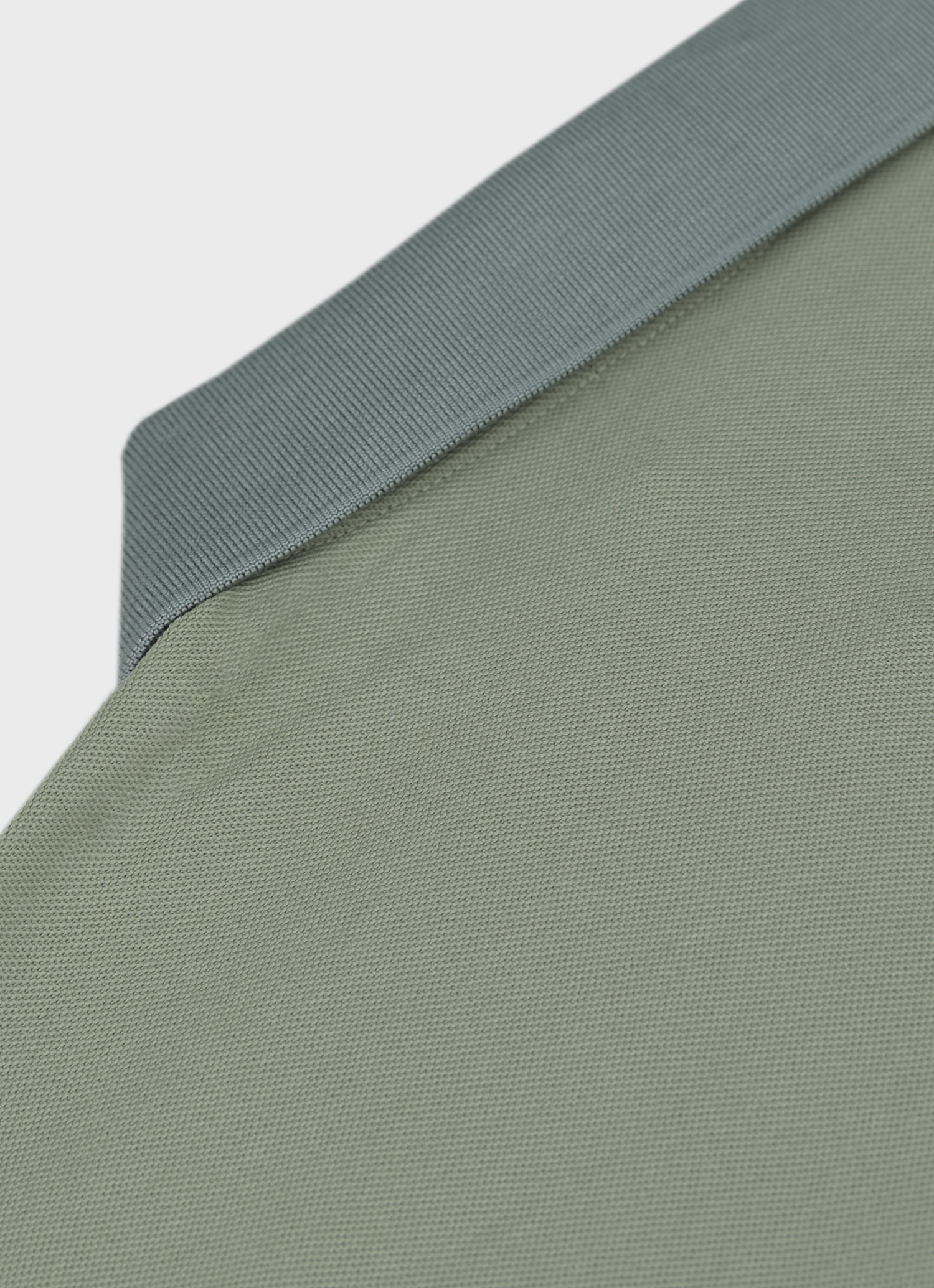 Contrast Trim V-Neck Polo-Penrtair