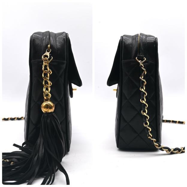 Chanel chain shoulder bag in black lambskin with turnlock strap