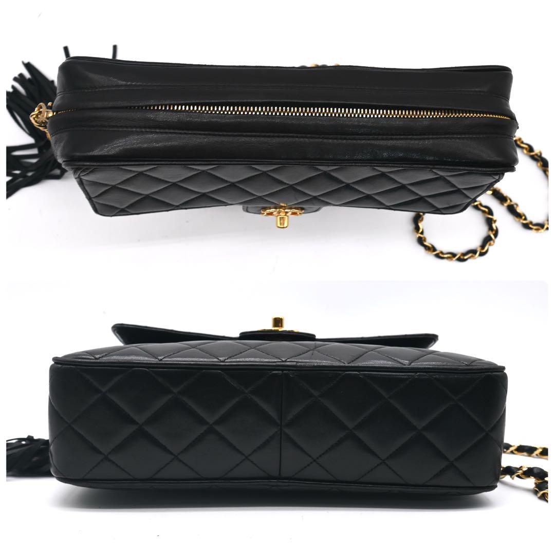 Chanel chain shoulder bag in black lambskin with turnlock strap