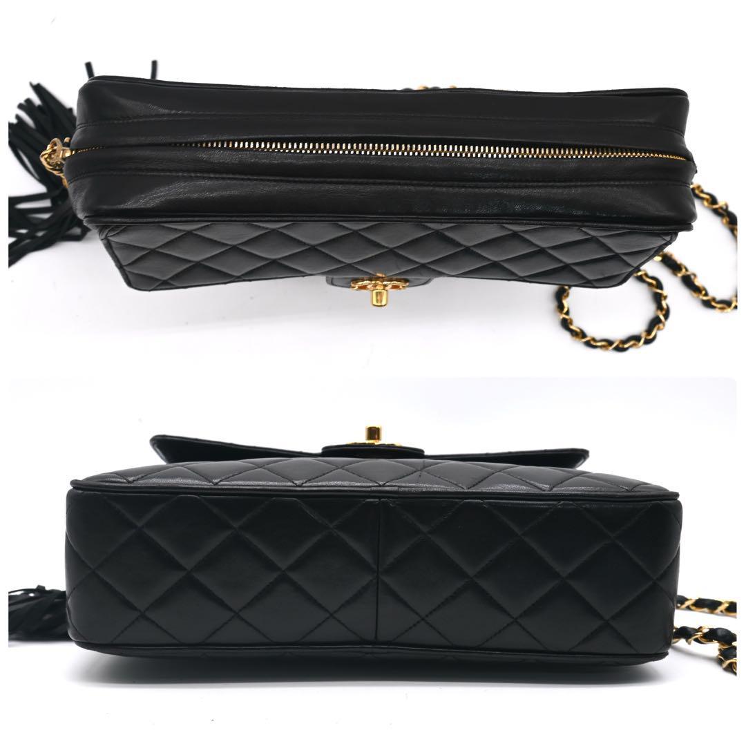 Chanel chain shoulder bag in black lambskin with turnlock strap