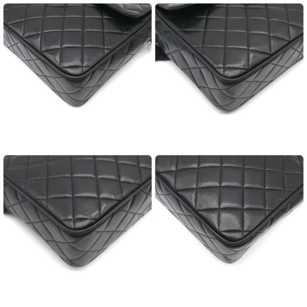 Chanel chain shoulder bag in black lambskin with turnlock strap