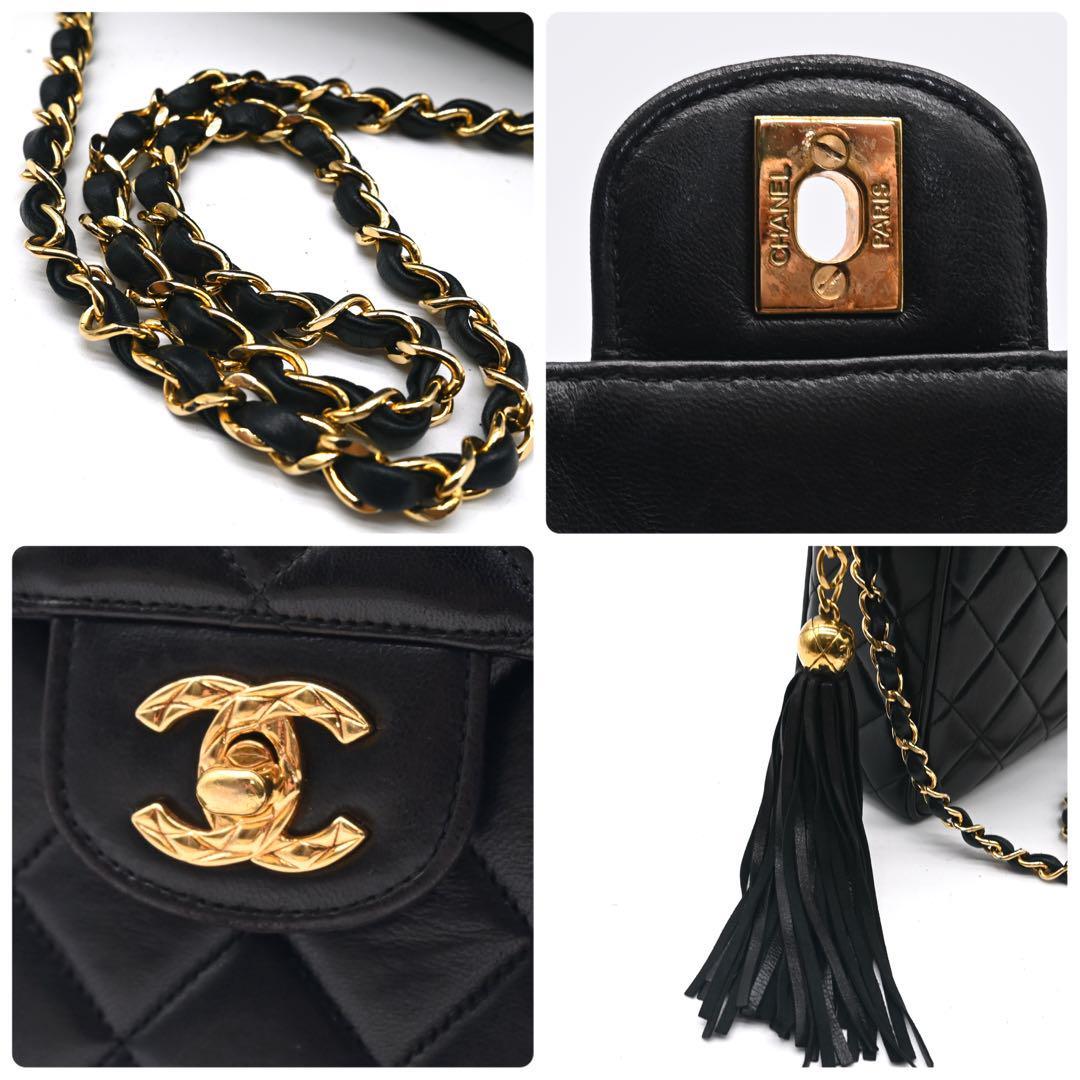 Chanel chain shoulder bag in black lambskin with turnlock strap