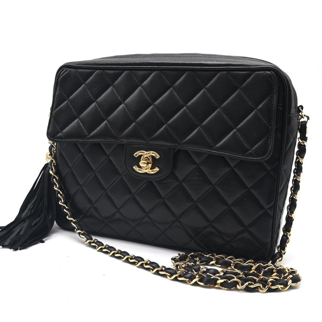 Chanel chain shoulder bag in black lambskin with turnlock strap