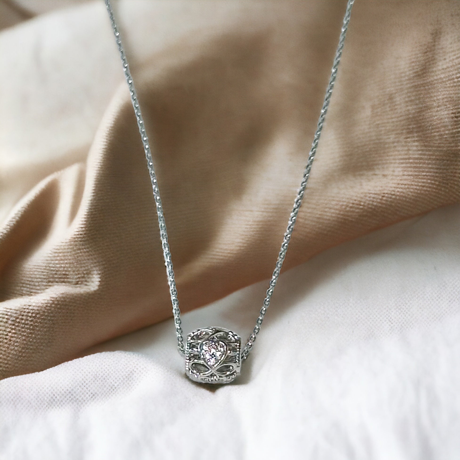 Karissa végtelen szív nyaklánc