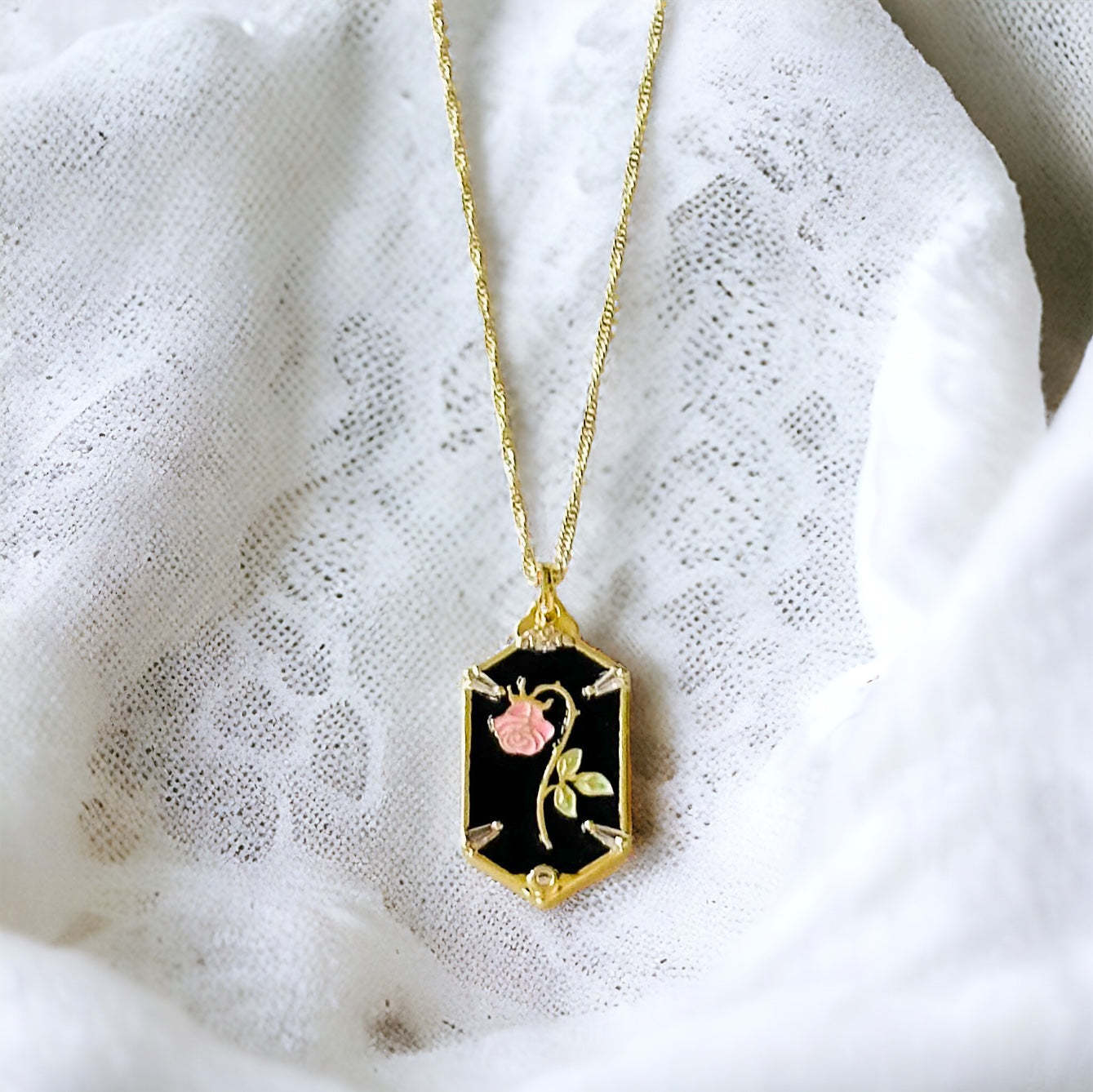 Rossina Hervadt Rózsa Nyaklánc