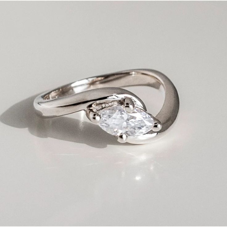 Vintage cirkónium hullámos ezüst gyűrű