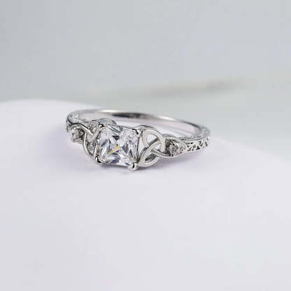 Ezüst Középső Négyzet Drágakő Csomós Mintás Gyűrű