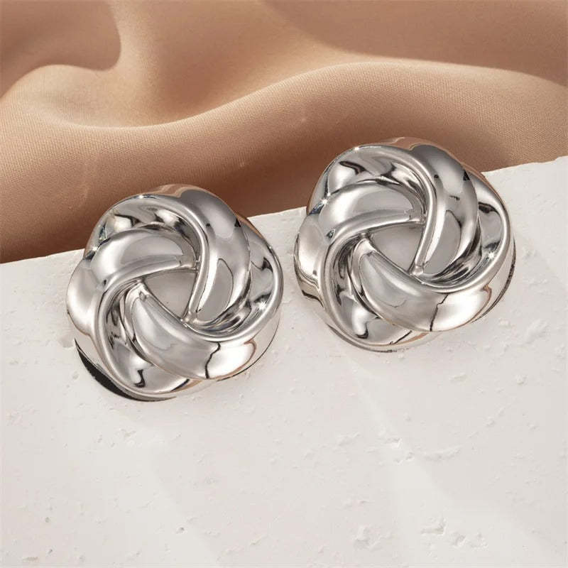 Klasszikus ezüst csomó alakú bedugós fülbevalók