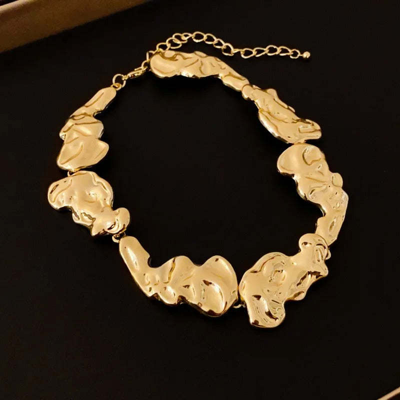 Klasszikus arany szobrászati ​​szabálytalan szemű nyaklánc