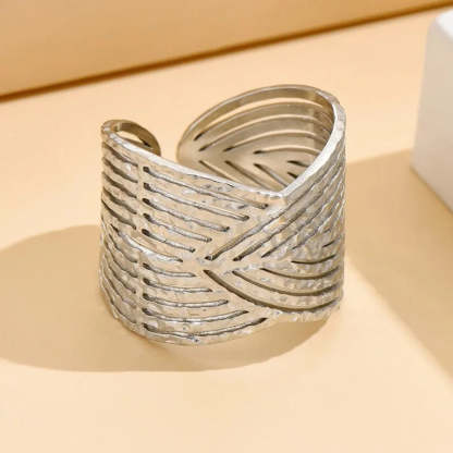 Széles szalagú, faragott ezüst, állítható gyűrű