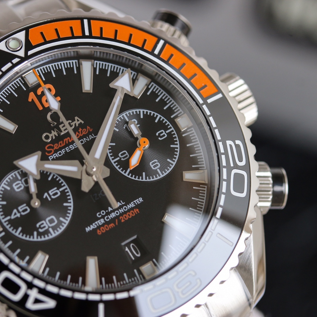 Omega Seamaster Universe 600m Men's Timer (45.5mm)