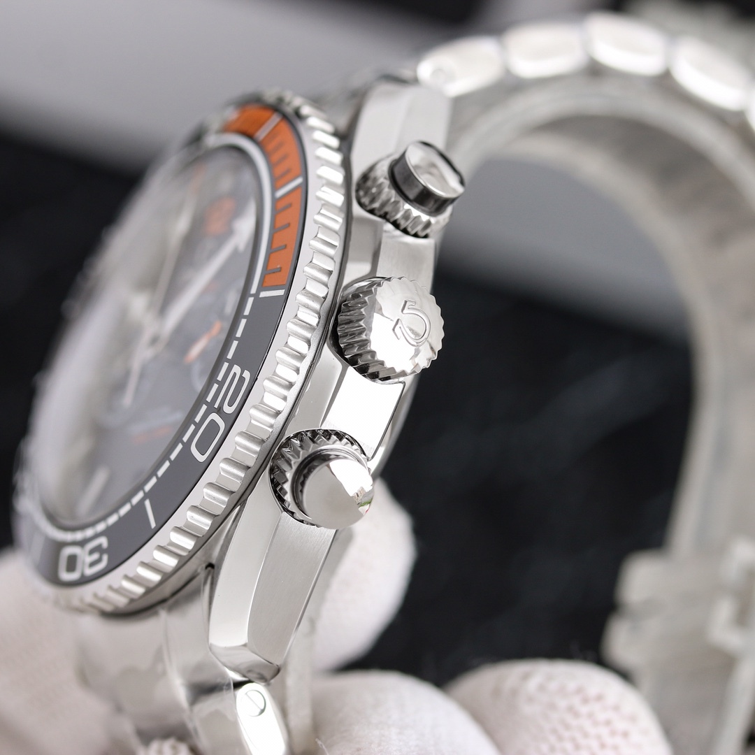 Omega Seamaster Universe 600m Men's Timer (45.5mm)