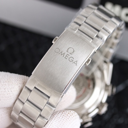 Omega Seamaster Universe 600m Men's Timer (45.5mm)