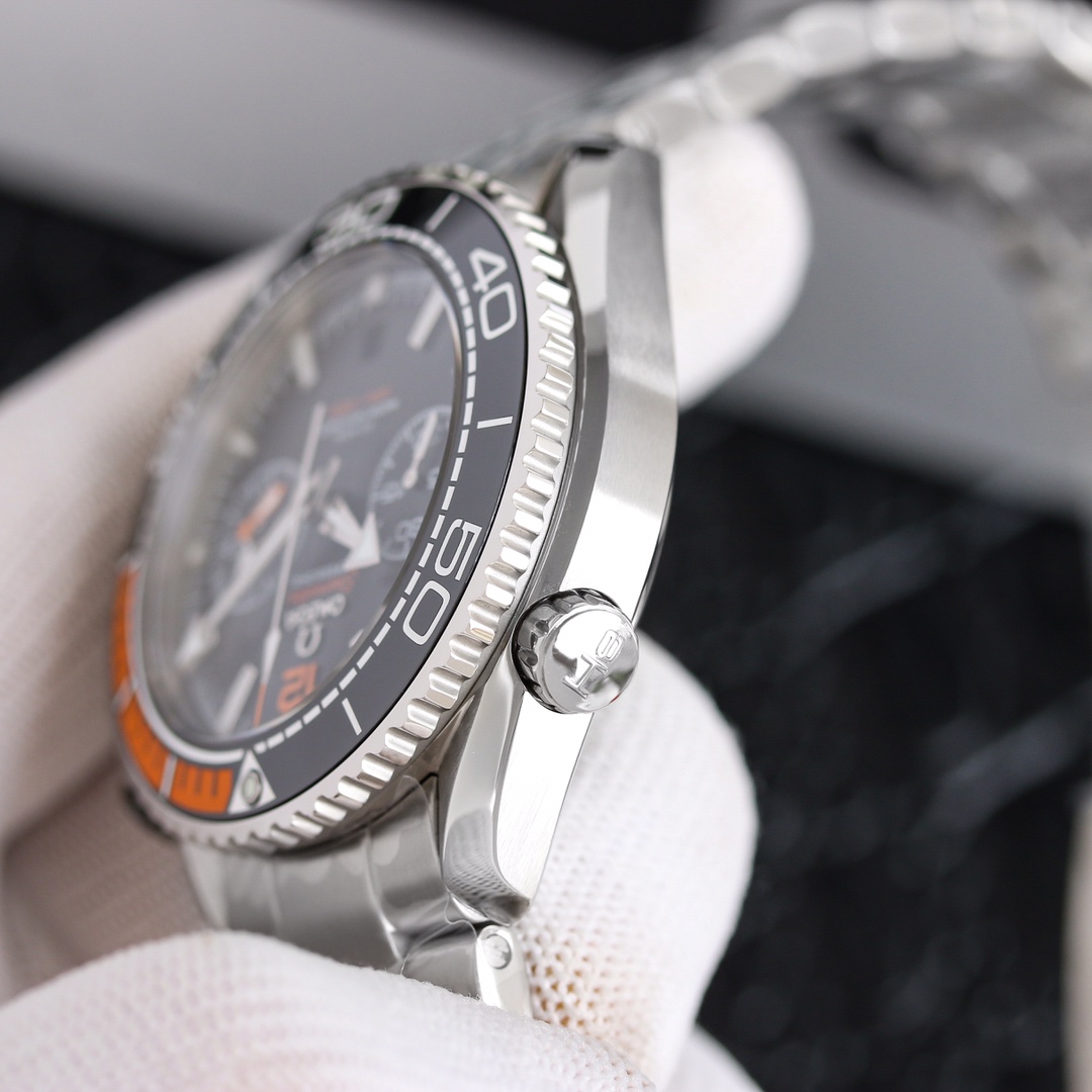 Omega Seamaster Universe 600m Men's Timer (45.5mm)