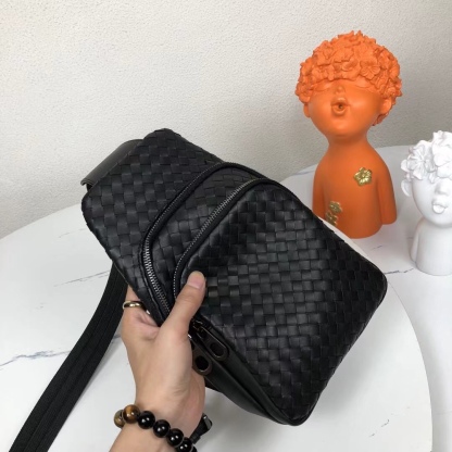 Canvas and Taïga cowhide leather with removable zipper bags and zippered side pockets for storage of change or other required, interpreting diverse trends in a leisurely style, offering a go-to option beyond traditional backpacks. Detailed features