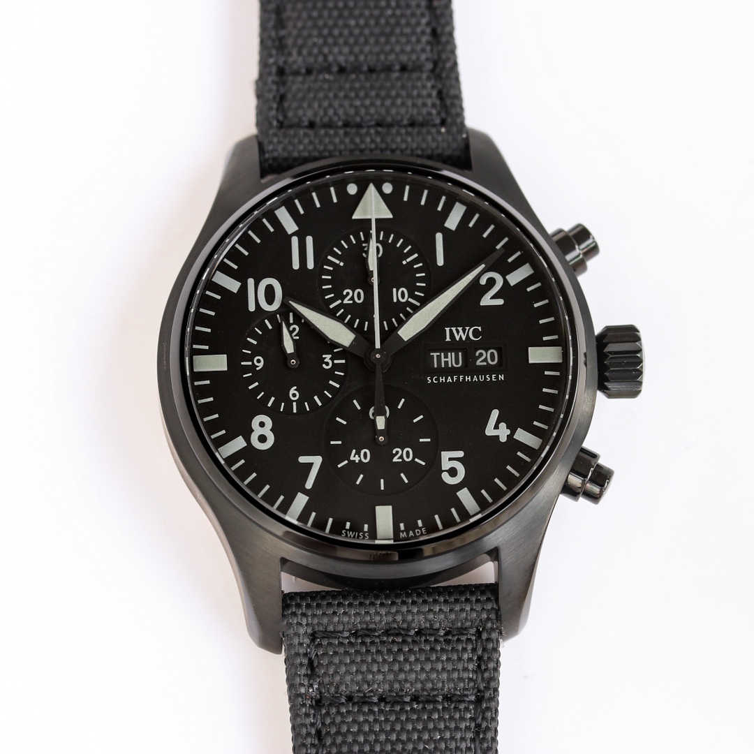Classic Premium Product upgraded version gallops high in the sky, and every second must be "real" Pilot timing series