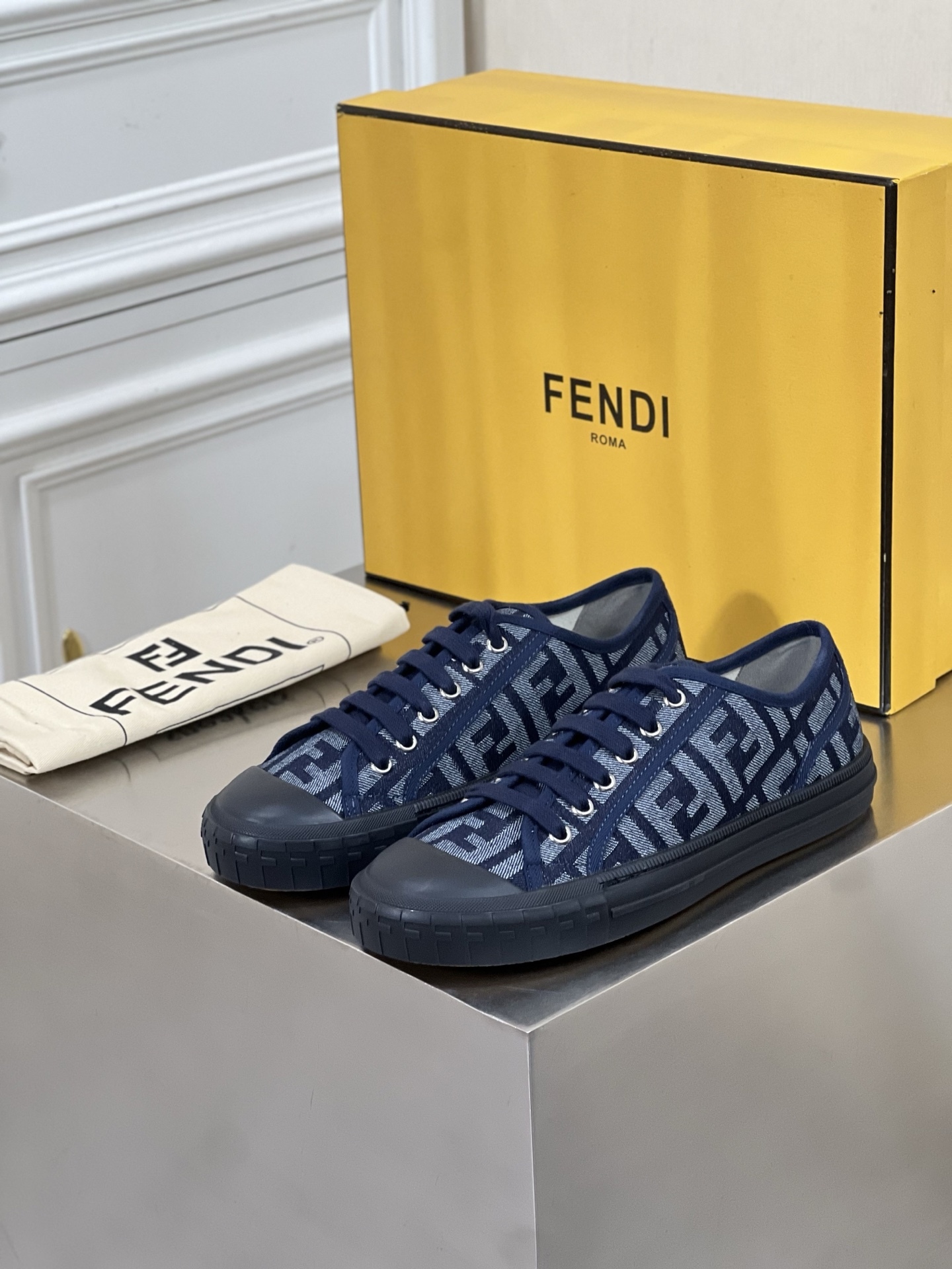 New product•• Fend* Domino👫Couple model Low-top canvas casual sneakers