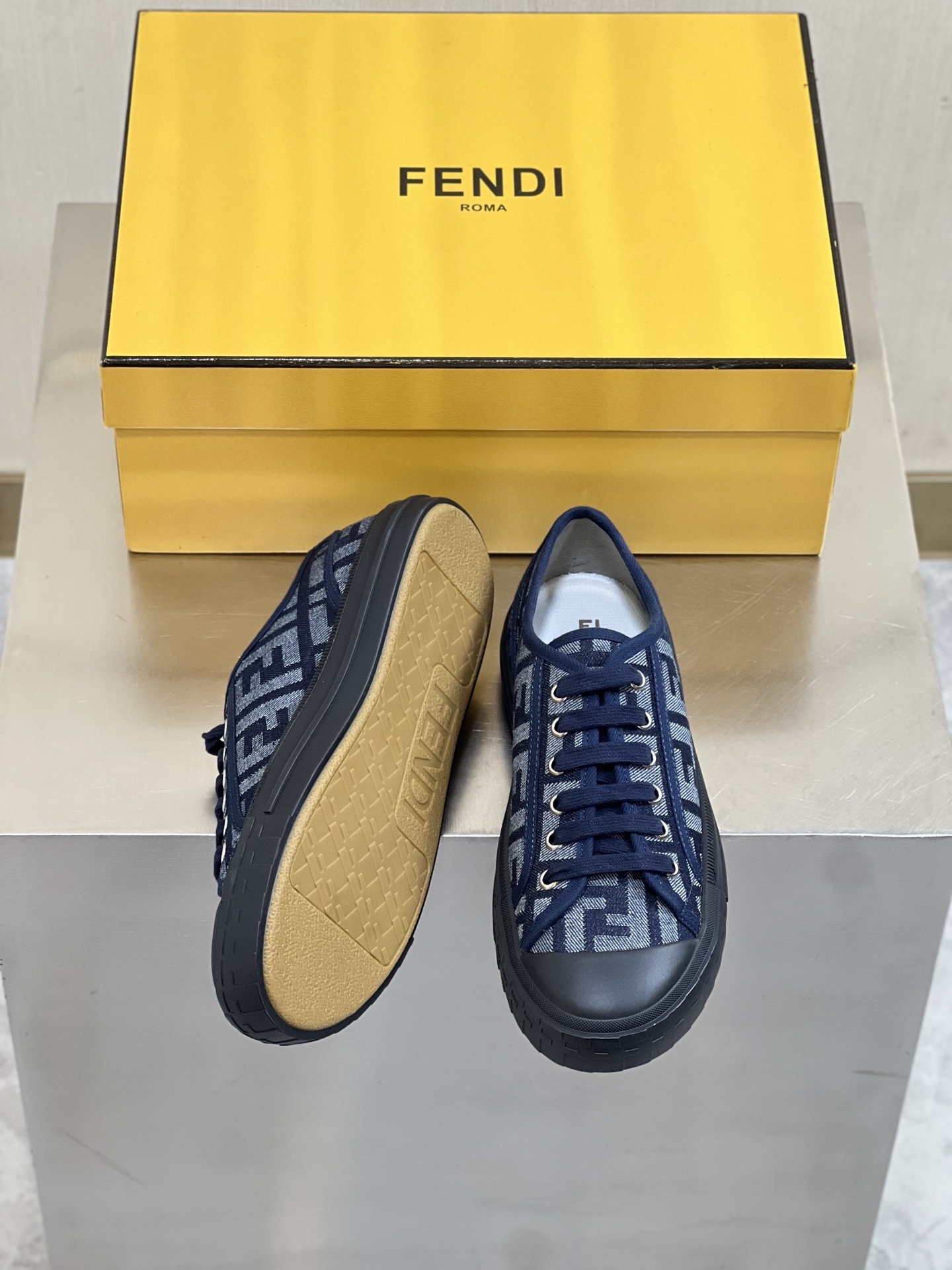 New product•• Fend* Domino👫Couple model Low-top canvas casual sneakers