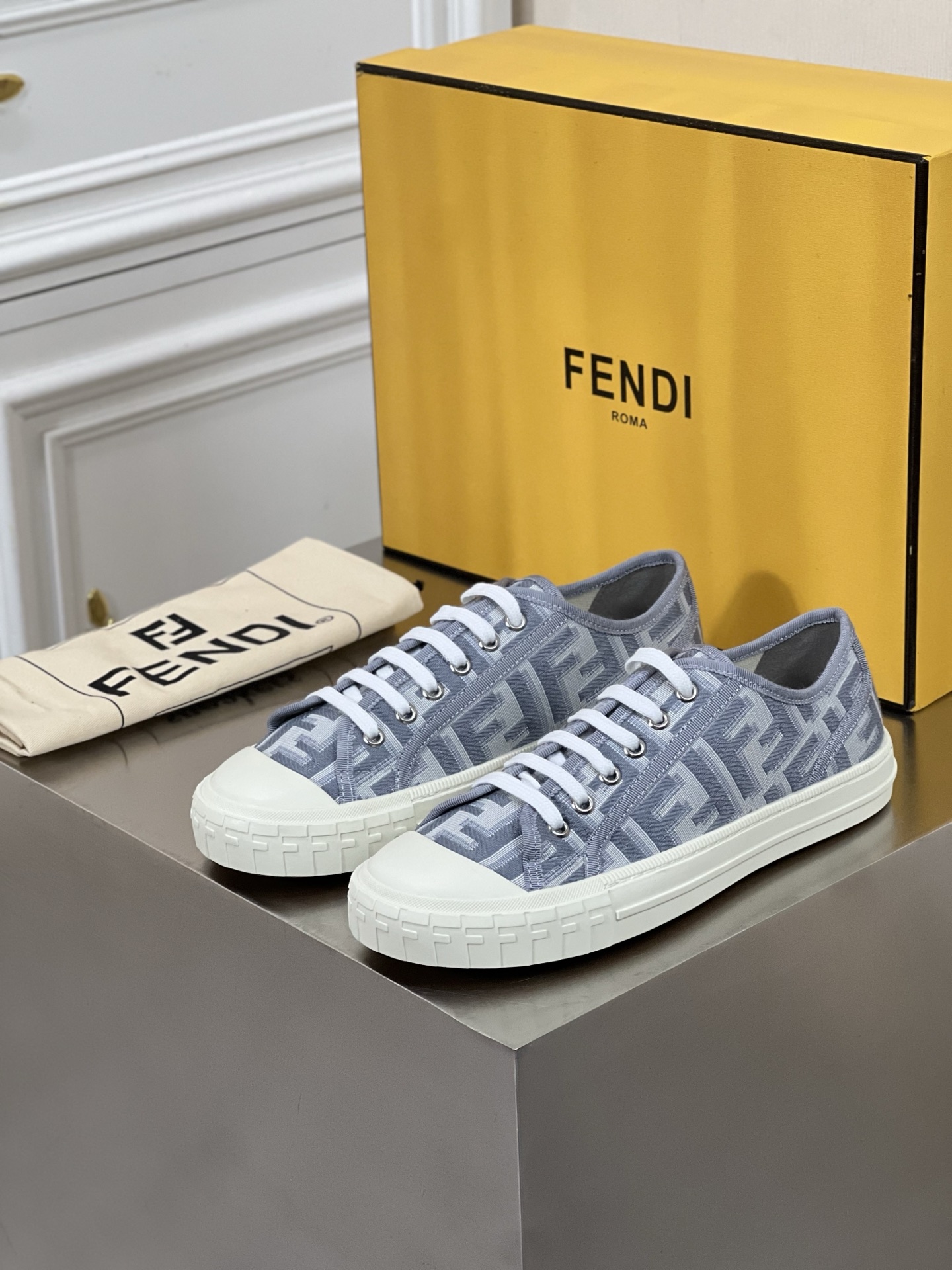 ••New Products•• Fend* Domino👫Couple Model Low-top Canvas Casual Sports Shoes