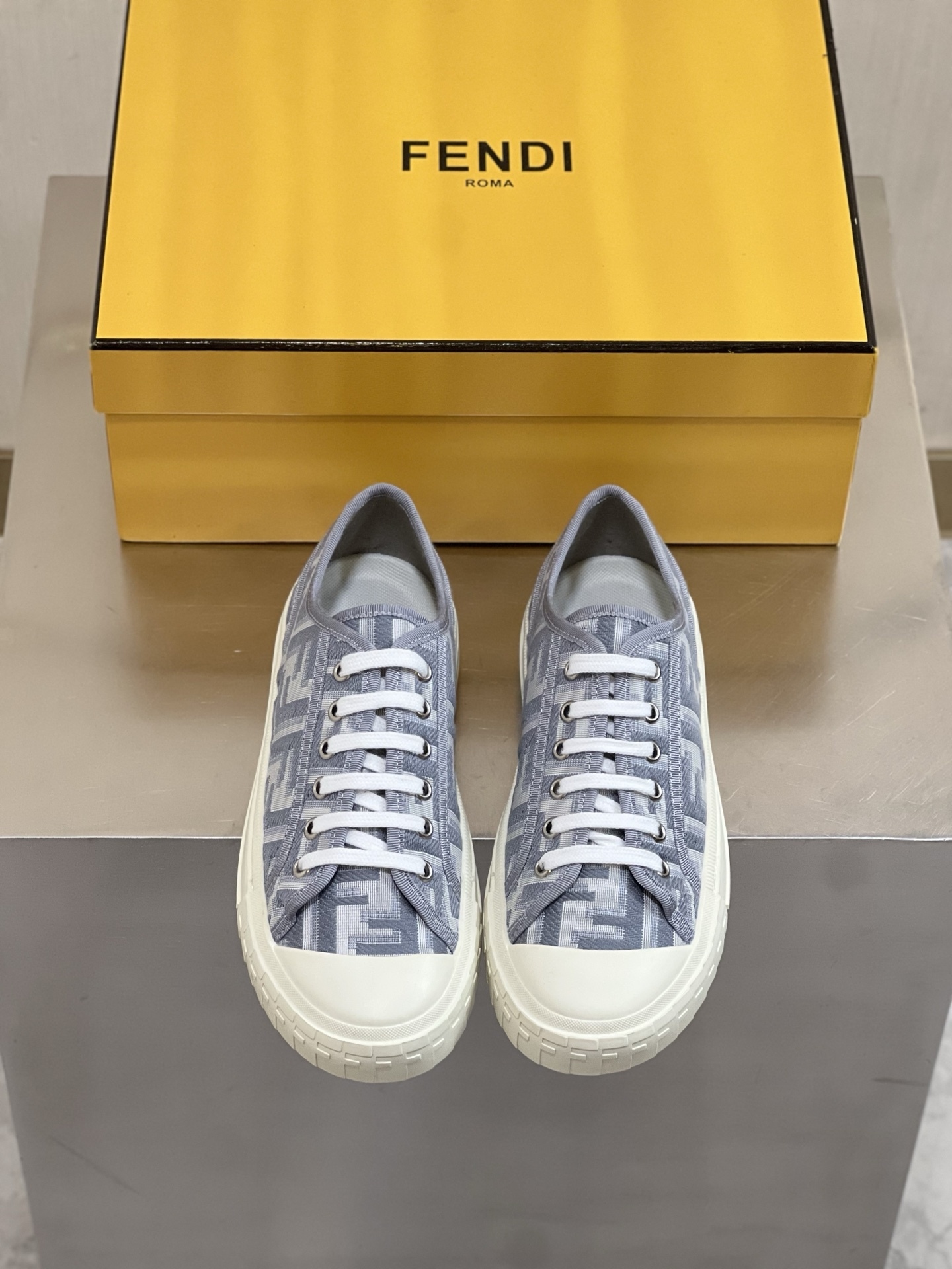 ••New Products•• Fend* Domino👫Couple Model Low-top Canvas Casual Sports Shoes