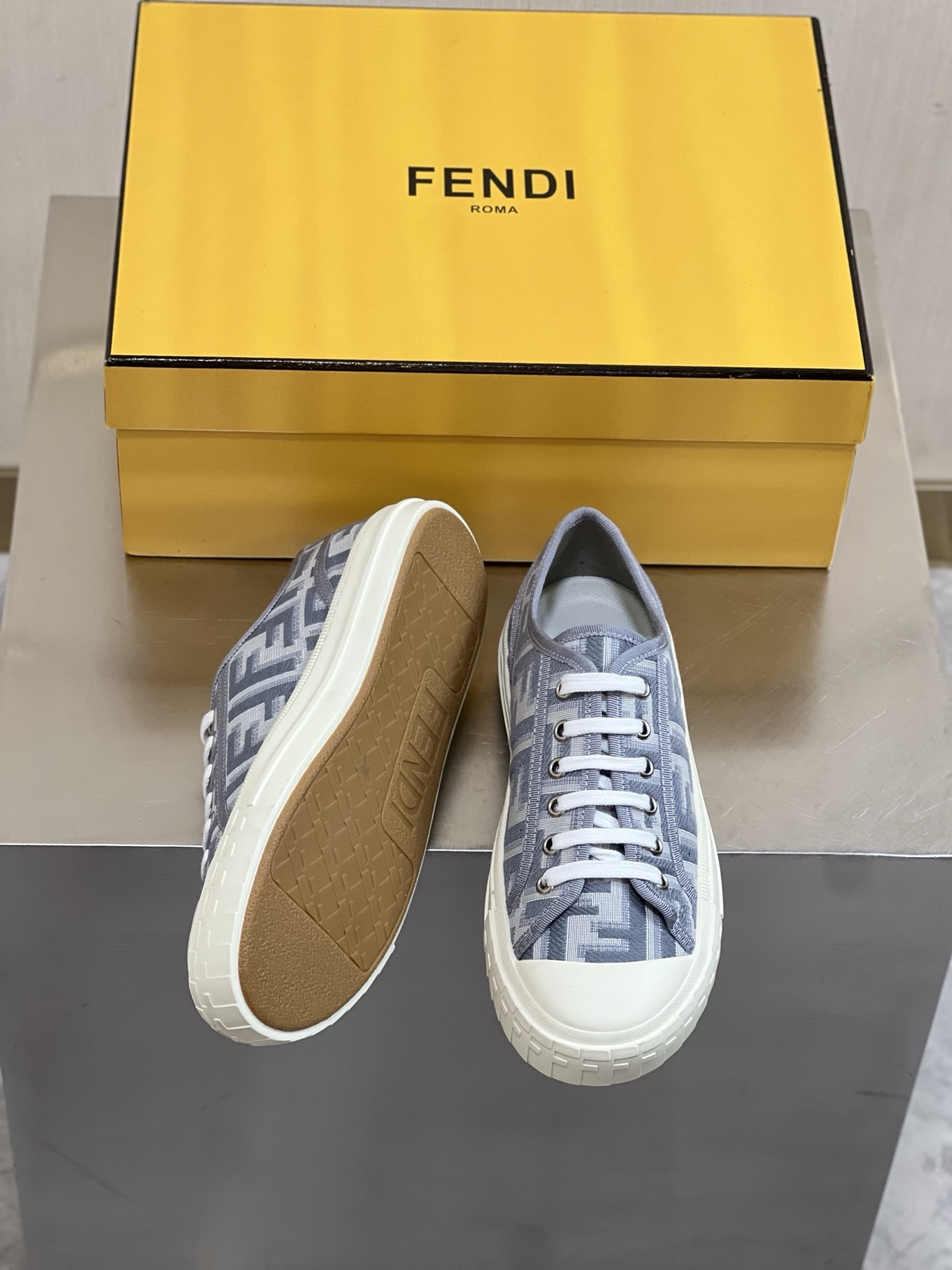••New Products•• Fend* Domino👫Couple Model Low-top Canvas Casual Sports Shoes
