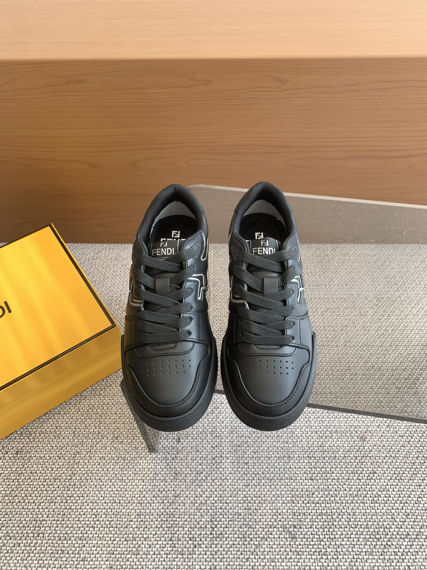 Fendi Fendi Board Shoes Casual Sports Shoes Couple Style👫
