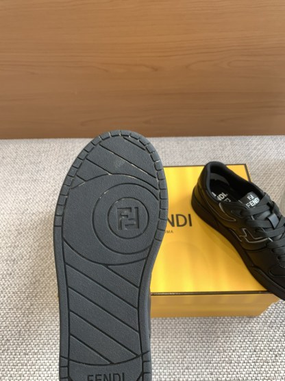 Fendi Fendi Board Shoes Casual Sports Shoes Couple Style👫
