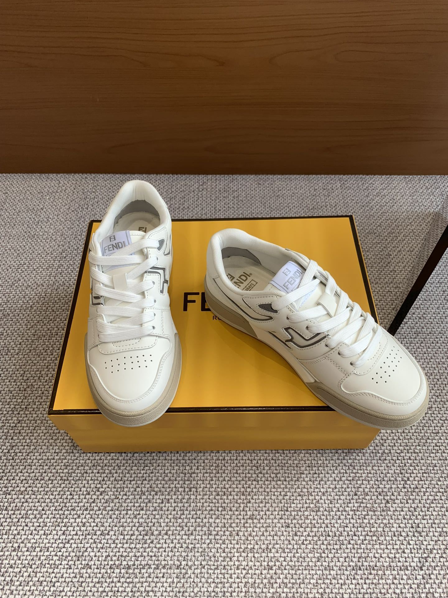 Fendi Fendi Board Shoes Casual Sports Shoes Couple Style👫