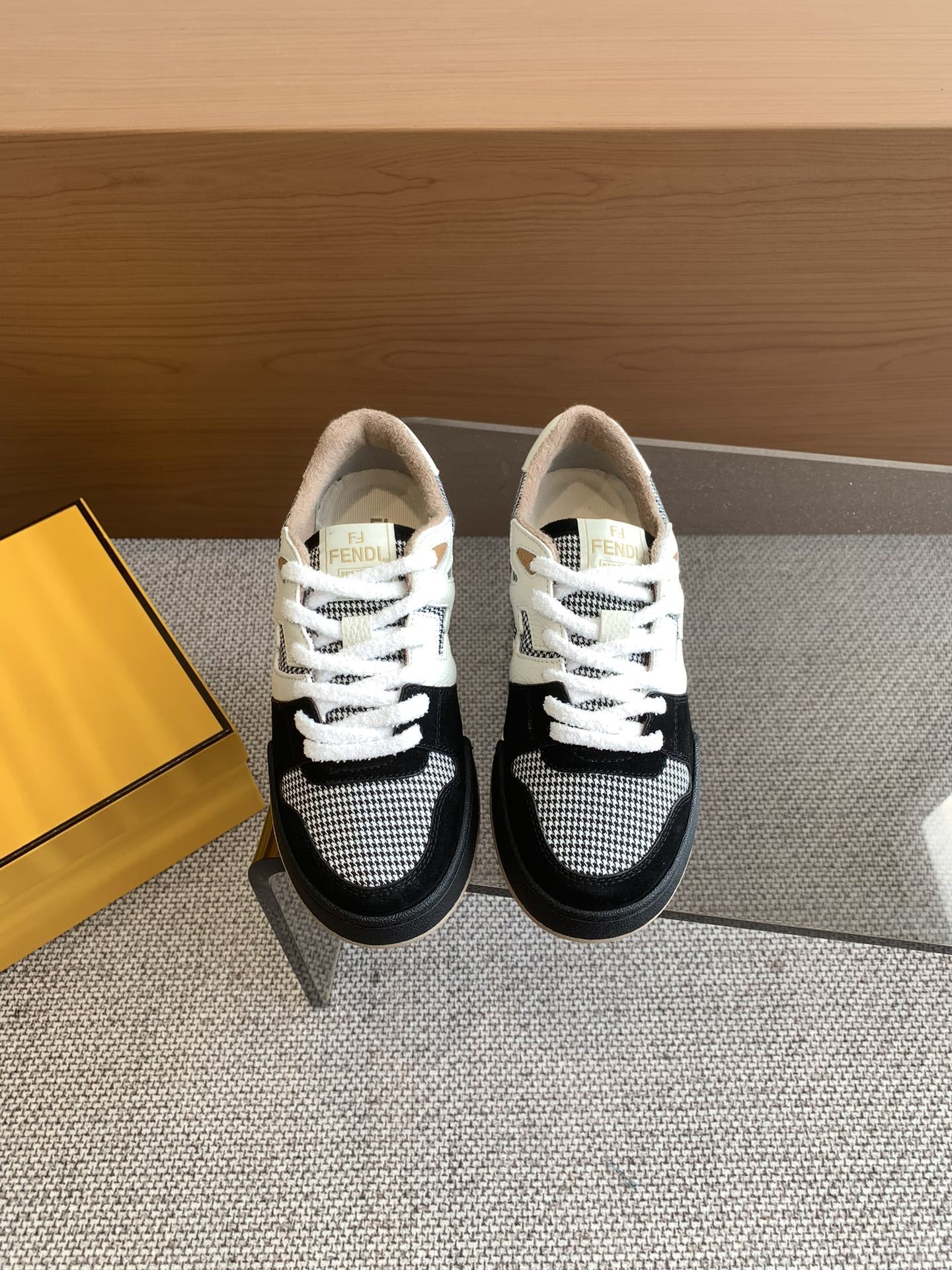 Fendi Fendi Board Shoes Casual Sports Shoes Couple Style👫