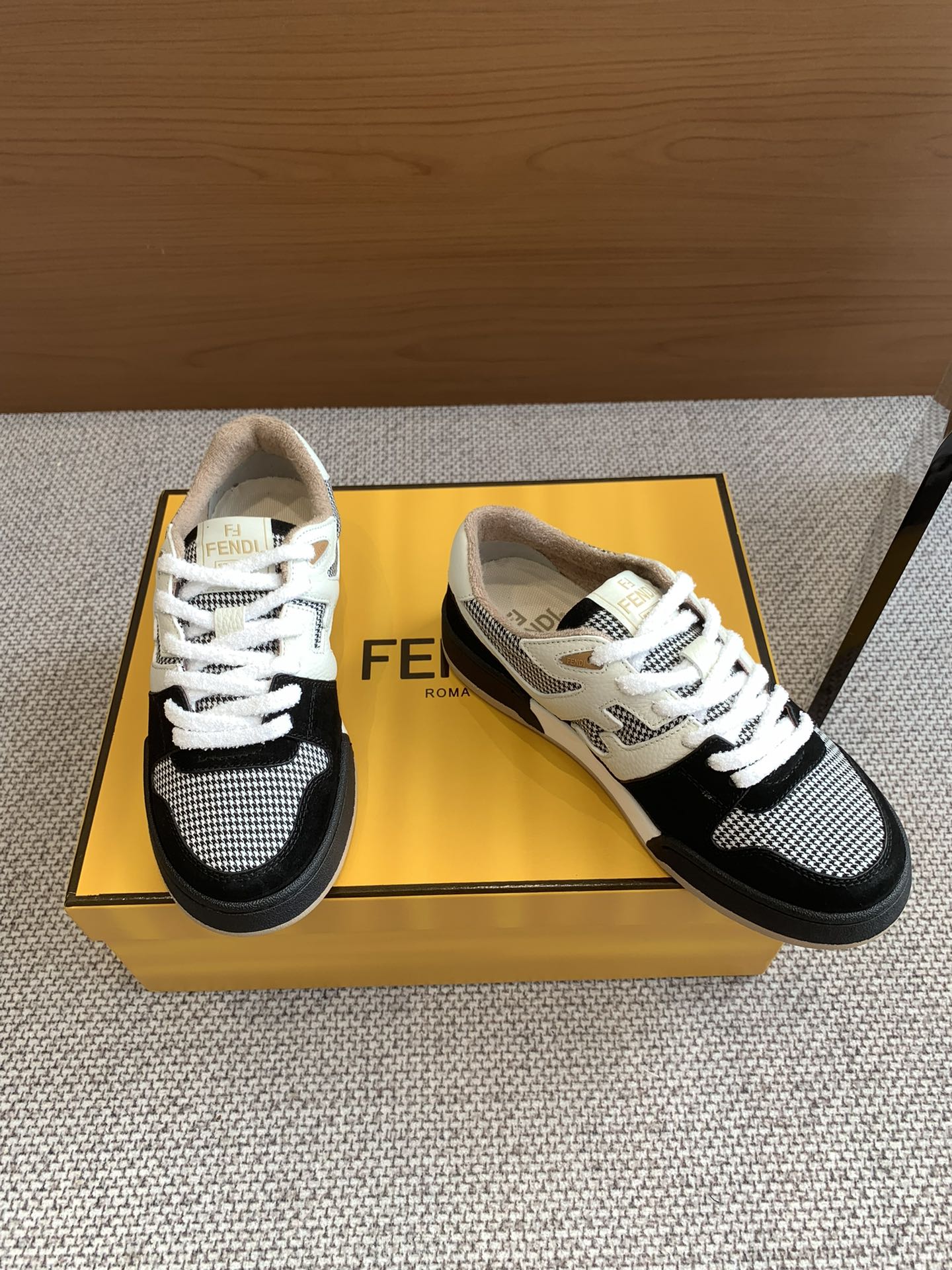 Fendi Fendi Board Shoes Casual Sports Shoes Couple Style👫